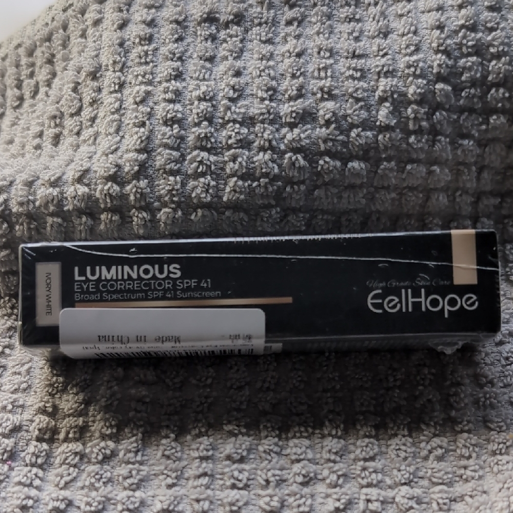 EelHope Luminous Eye Corrector SPF 41 Ivory White